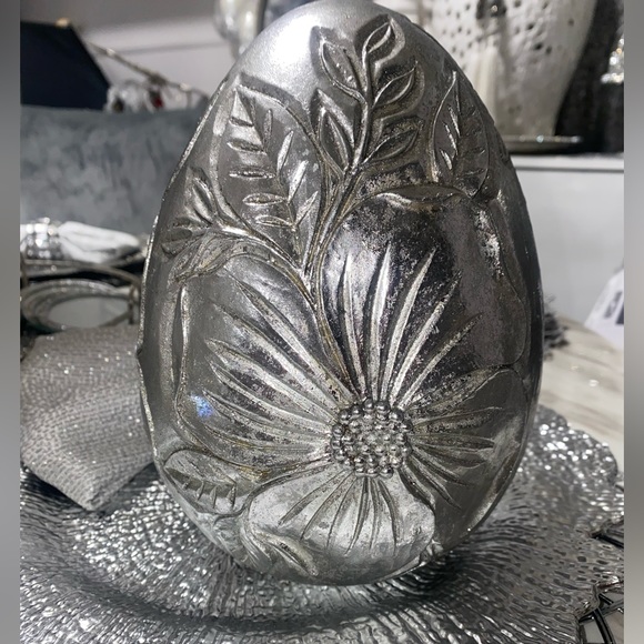 Silver wooden detailed egg - Picture 3 of 3